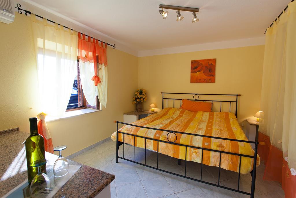 Polje  Villa Mir מראה חיצוני תמונה